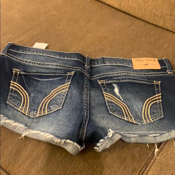 EUC Hollister Demin Cuff Shorts 5 w 27 2” length - Picture 2 of 4